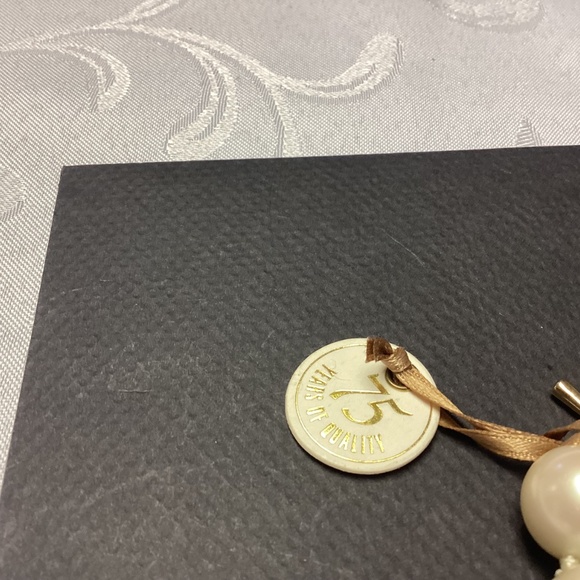 MONET 75 ANNIVERSARY. LARGE FAUX PEARL BRACELET TAGS STILL ON. 💃 - Picture 5 of 7